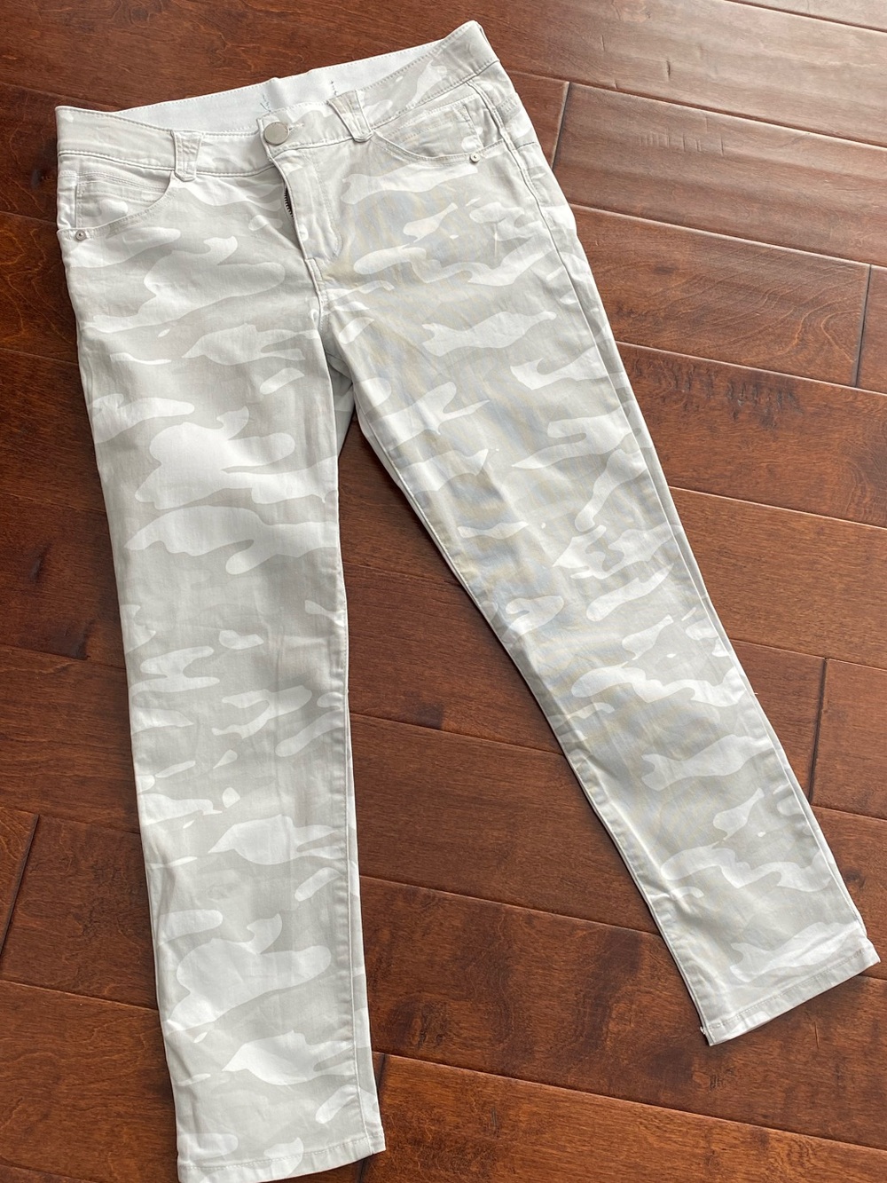 Democracy "Ab"solution White & Light Gray Camo Skinny Pants - Size 8